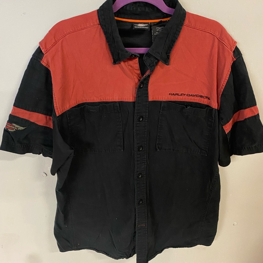 Harley-Davidson Black and Red Short Sleeve Button Front Shirt